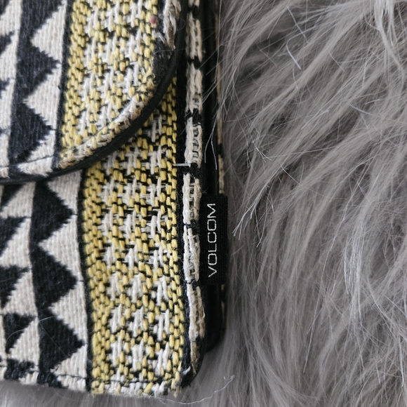 Volcom Triangle Sequence Knit Womens Wallet - Picture 5 of 7